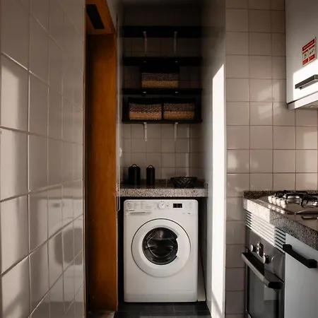 Apartment Premium Flat At Ajuda/belem With Balcony, Parking! Lisbon