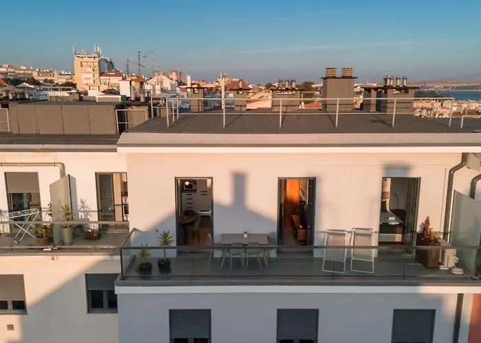 Premium Flat At Ajuda/belem With Balcony, Parking! شقة
